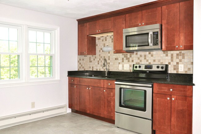 152 Main St, Unit 8 in Sturbridge, MA - Building Photo - Building Photo