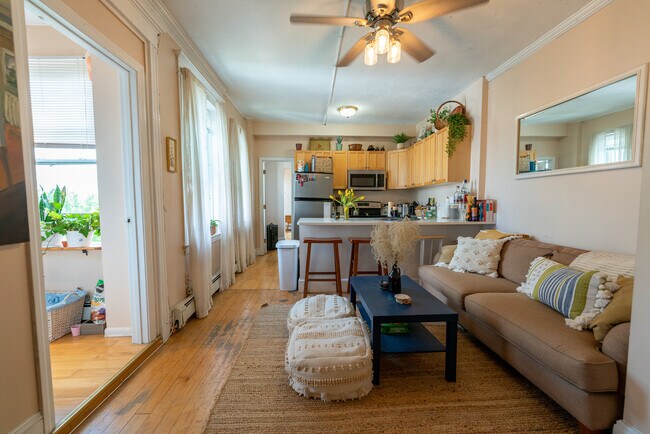 43 Park Vale Ave, Unit 11 in Boston, MA - Building Photo - Building Photo