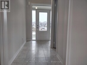 4 Sam Battaglia Cres in Georgina, ON - Building Photo - Building Photo