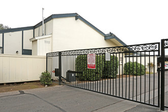 Aspen Meadows in Fresno, CA - Foto de edificio - Building Photo