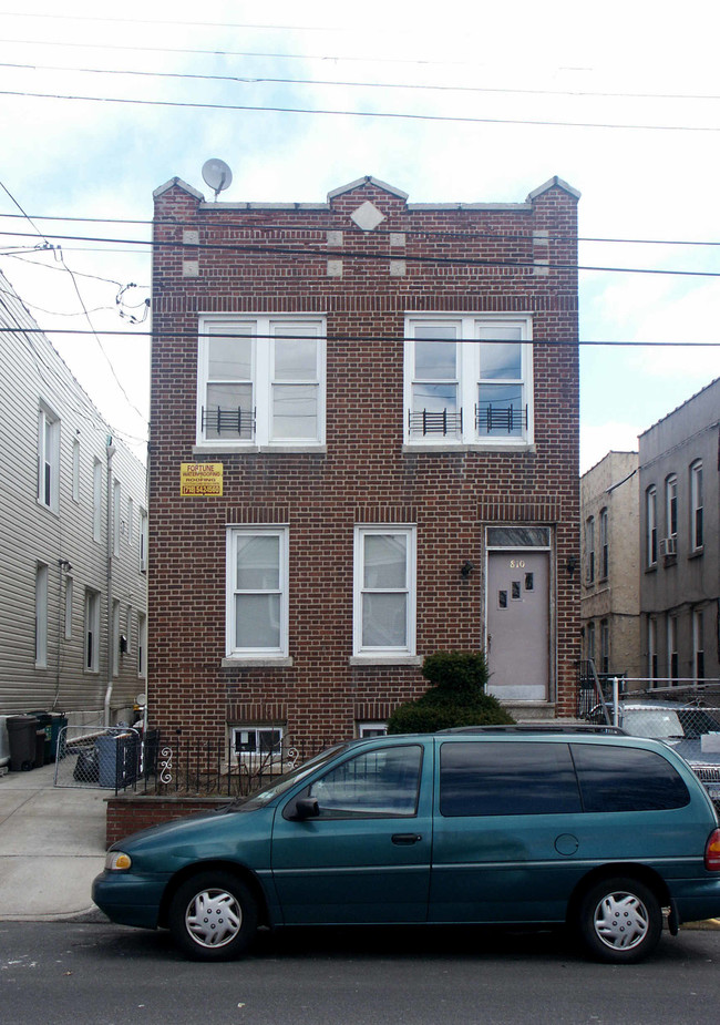 810 Revere Ave