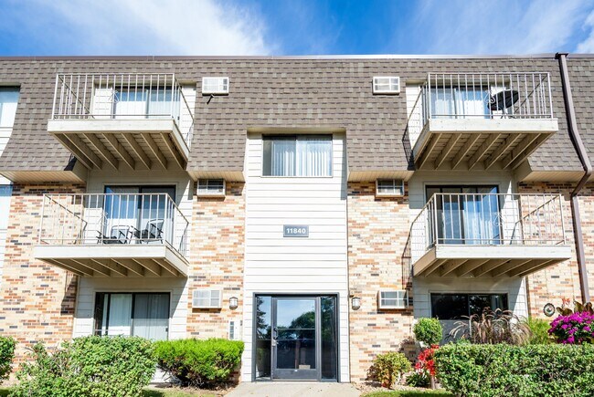 Heritage Heights Apartments in Coon Rapids, MN - Building Photo - Building Photo