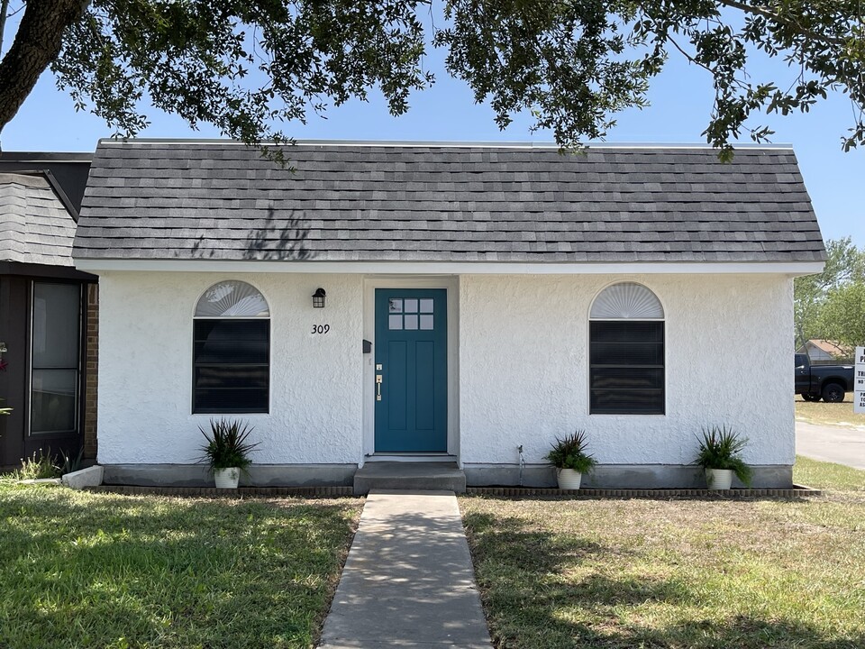 309 W A Ave in Kingsville, TX - Building Photo