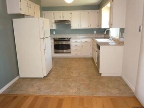 6745 Pierce Ct N in Keizer, OR - Building Photo - Building Photo