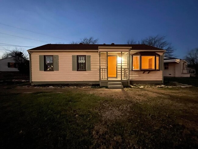 2327 Lone Oak Rd in Paducah, KY - Building Photo - Building Photo