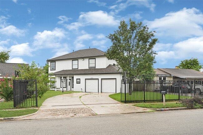 property at 10535 Emnora Ln