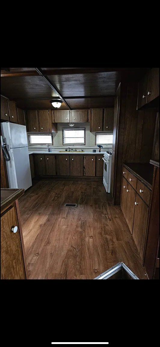 property at 905 W 37th Ave