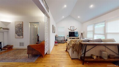 14 Franklin Ave in Westhampton Beach, NY - Building Photo - Building Photo