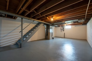 800 Harrisburg Pike in Columbus, OH - Building Photo