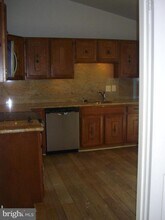 9713 Klimt Ct in Burke, VA - Building Photo - Building Photo