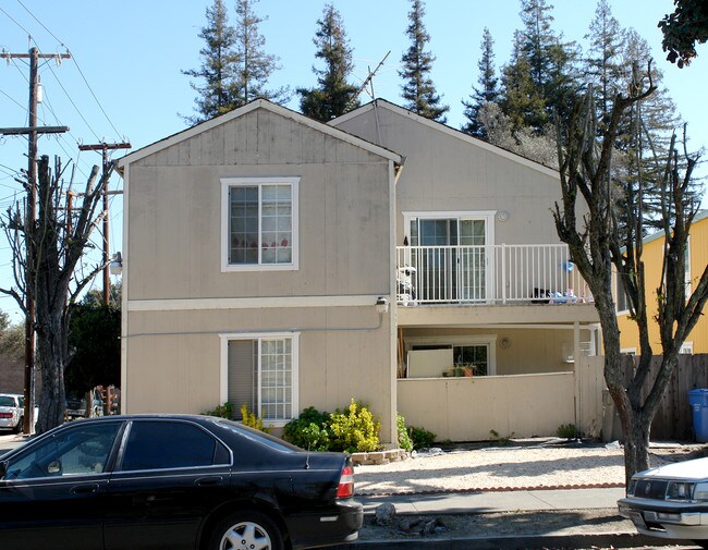 304 Hazel St in Santa Rosa, CA - Building Photo - Building Photo