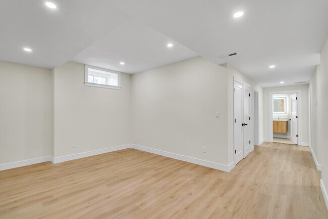 77 Thorndike St, Unit 1