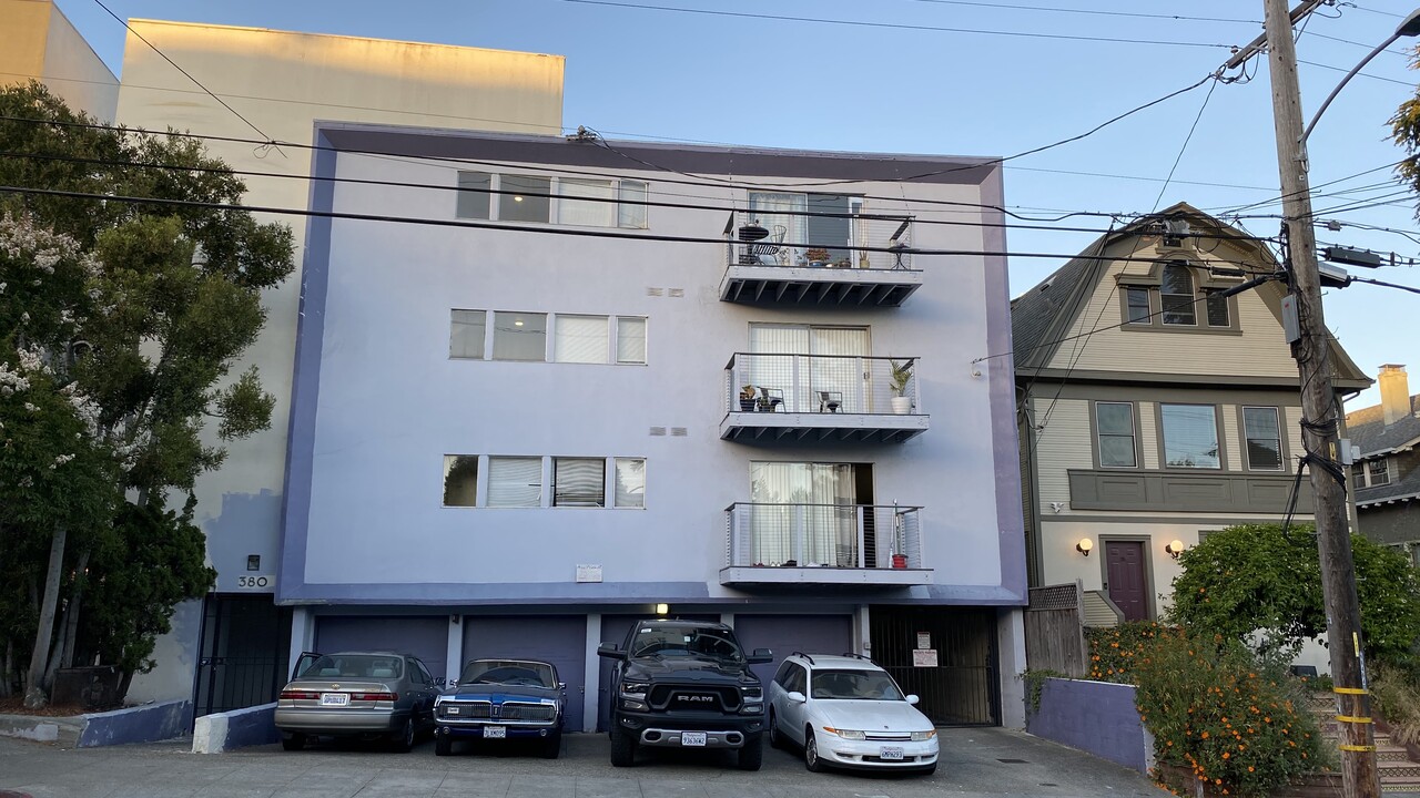 Euclid Apartments LLC. in Oakland, CA - Foto de edificio