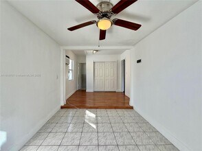 2727 SW 24th St in Miami, FL - Building Photo - Building Photo