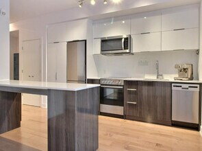 2108 Boul. Saint-Laurent in Montréal, QC - Building Photo - Building Photo