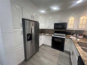 11227 SW 88th St in Miami, FL - Building Photo - Building Photo