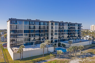 Las Brisas Condominiums in Jacksonville Beach, FL - Building Photo - Building Photo