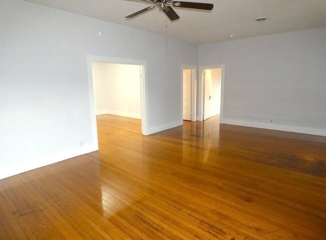 301 E Sandstone St in Llano, TX - Building Photo - Building Photo