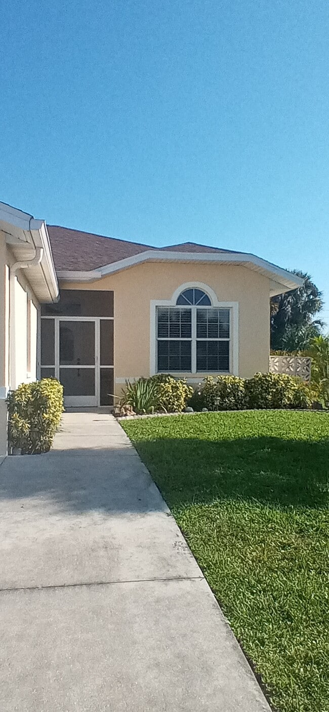 289 Rotonda Blvd W, Unit Apt B
