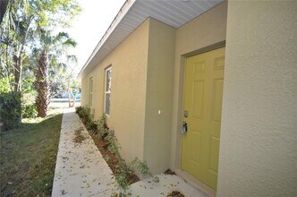 3303 Armstrong Ct in Ft. Myers, FL - Foto de edificio - Building Photo