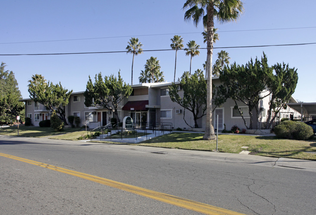 Carson Aire in Sacramento, CA - Building Photo