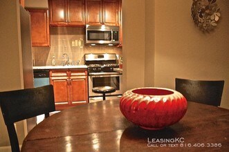 4423 Roanoke Pkwy in Kansas City, MO - Building Photo - Building Photo