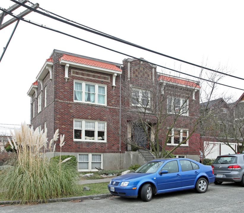 4255 Linden Ave N in Seattle, WA - Foto de edificio