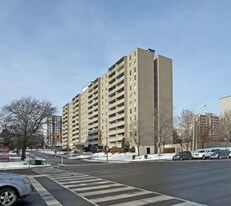 2 Glamorgan Ave in Toronto, ON - Building Photo