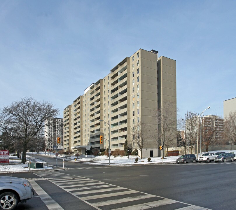 2 Glamorgan Ave in Toronto, ON - Building Photo