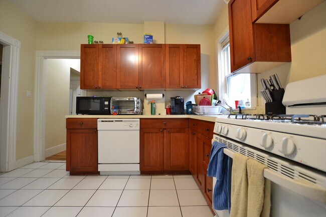 49 Falkland St, Unit 2 in Boston, MA - Building Photo - Building Photo