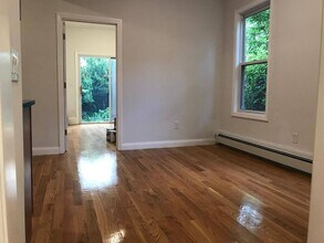 58 Medford St, Unit 1 in Somerville, MA - Foto de edificio - Building Photo