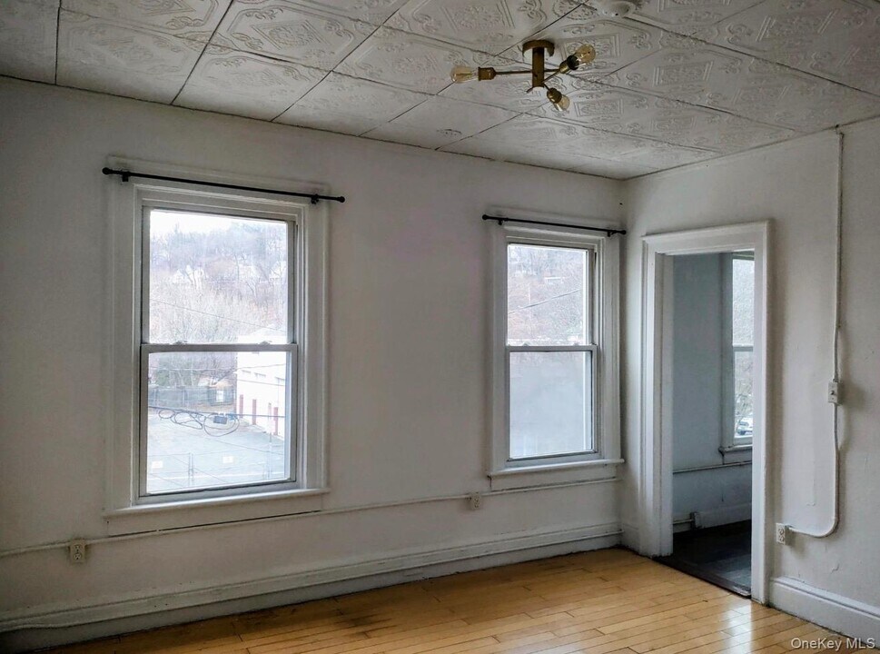 64 Brookside Ave in Nyack, NY - Building Photo