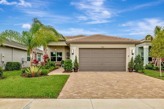 11954 SW Seaway St in Port St. Lucie, FL - Building Photo - Building Photo