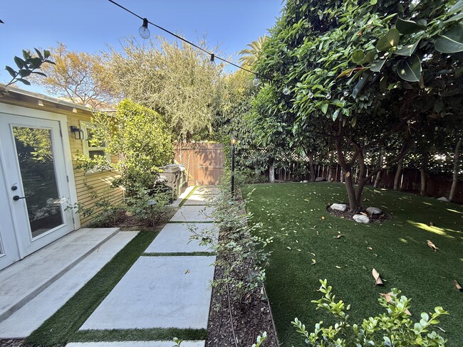 property at 901 N Orange Grove Ave