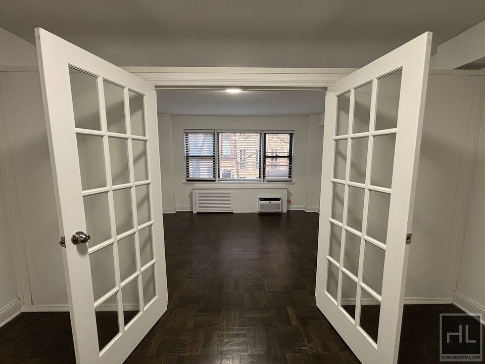 BEEKMAN PLACE in New York, NY - Building Photo