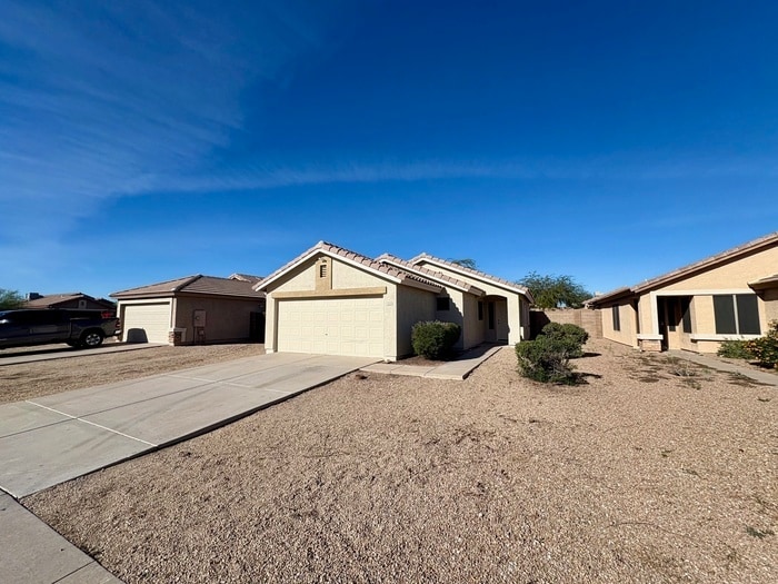 878 E Graham Ln in Apache Junction, AZ - Building Photo