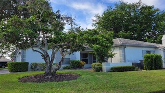 3120 Ringwood Meadow in Sarasota, FL - Building Photo