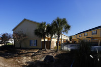 Bayshore Villas in Gulf Breeze, FL - Foto de edificio - Building Photo