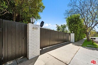 400 Chautauqua Blvd in Los Angeles, CA - Building Photo - Building Photo