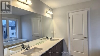 21 Corley St in Kawartha Lakes, ON - Building Photo - Building Photo