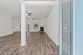 5810 Red Cedar St in Pensacola, FL - Foto de edificio - Building Photo