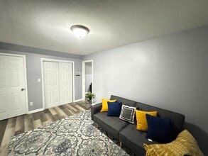 23 Pond Lily Ave in New Haven, CT - Foto de edificio - Building Photo