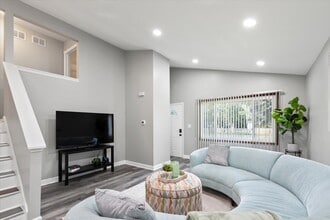 33W067 Bonnie St in St. Charles, IL - Building Photo - Building Photo