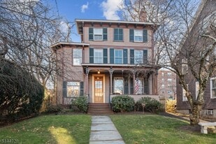 17 Hill St in Morristown, NJ - Building Photo