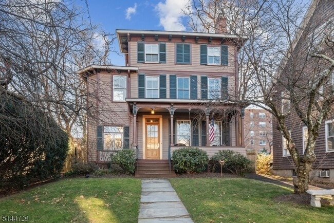 property at 17 Hill St