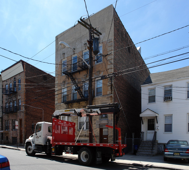 66 Nichols St in Newark, NJ - Building Photo - Building Photo