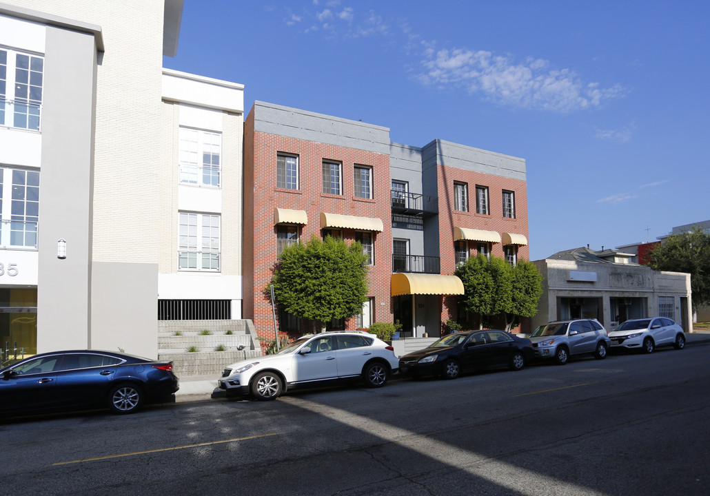 131 South Jackson Street in Glendale, CA - Building Photo