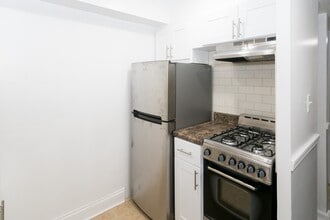 902 W Montrose Ave, Unit A00C in Chicago, IL - Building Photo - Building Photo