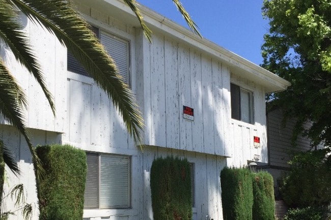 7737 Bright Ave, Unit D in Whittier, CA - Foto de edificio - Building Photo