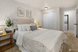 8911 Holly Dr, Unit 210 in Everett, WA - Building Photo - Building Photo